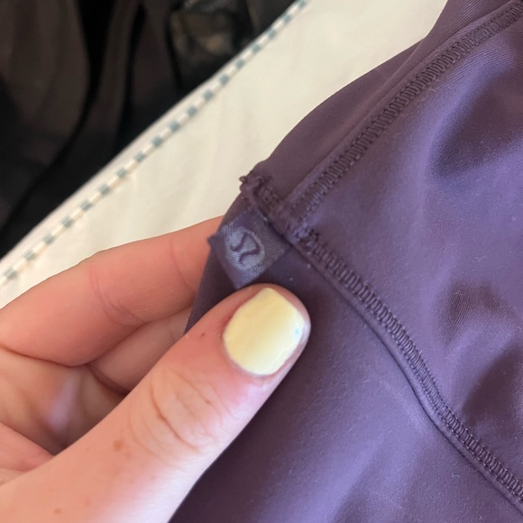 Lululemon power pivot tank - Picture 3 of 5